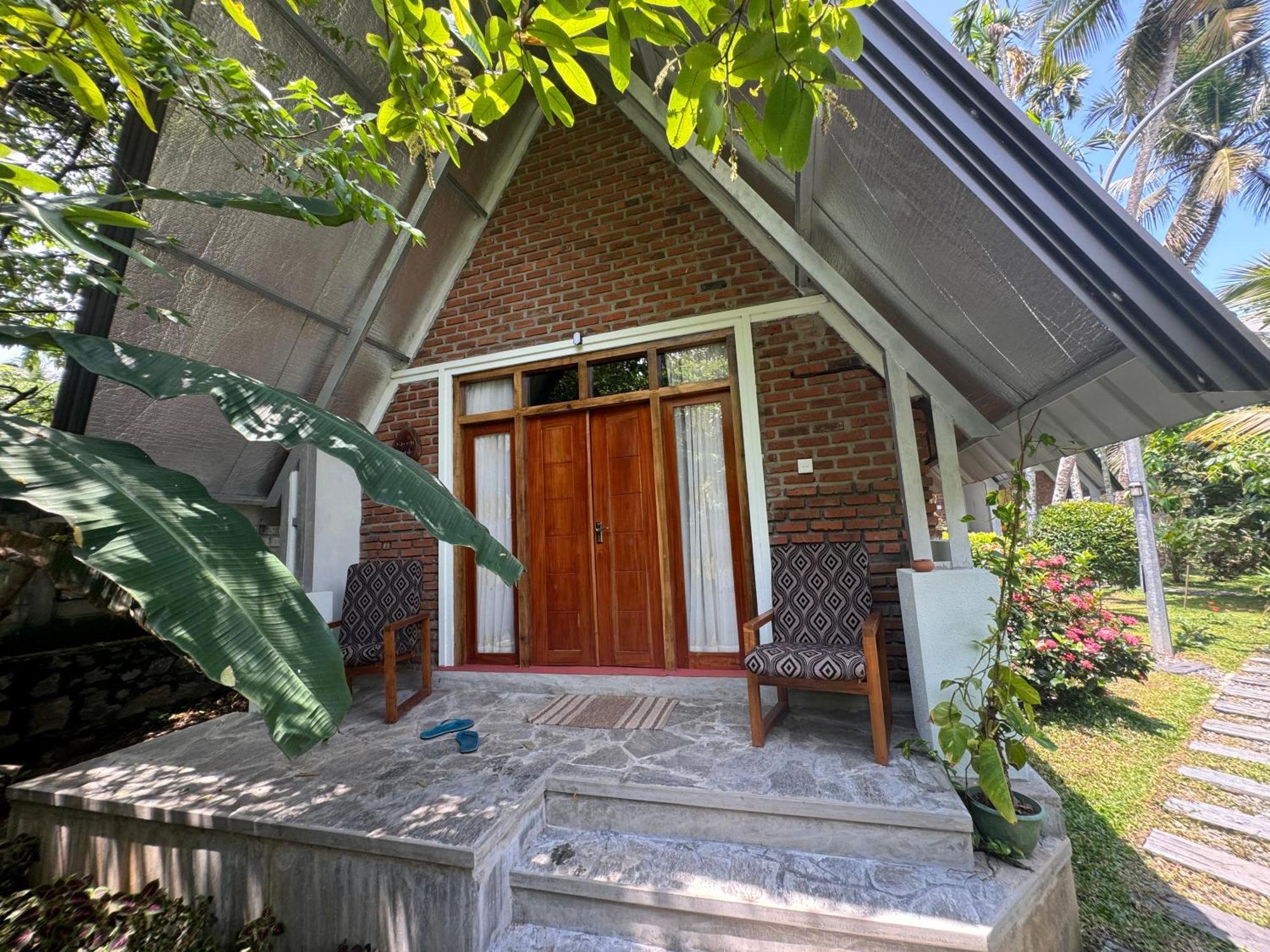 Steps Garden Resort Negombo Exteriör bild