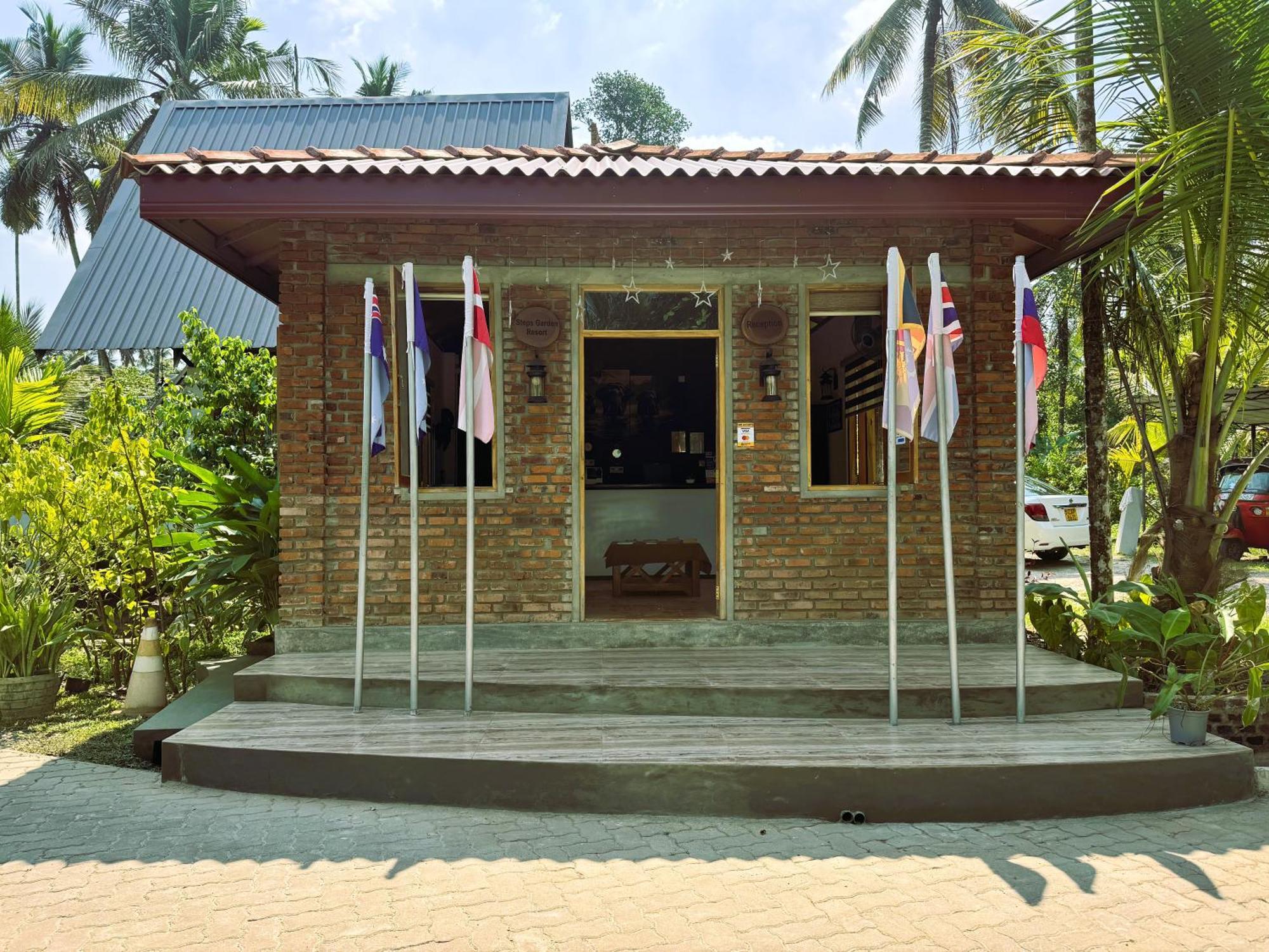 Steps Garden Resort Negombo Exteriör bild